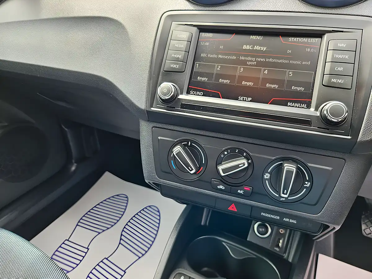 Used 2016 SEAT Ibiza Connect Silver - Interior and Exterior details 13