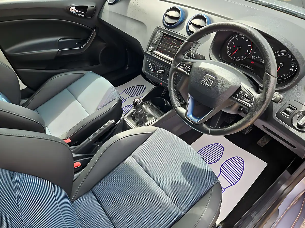 Used 2016 SEAT Ibiza Connect Silver - Interior and Exterior details 14