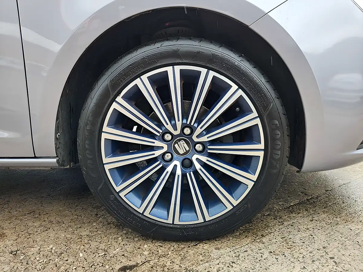 Used 2016 SEAT Ibiza Connect Silver - Interior and Exterior details 17