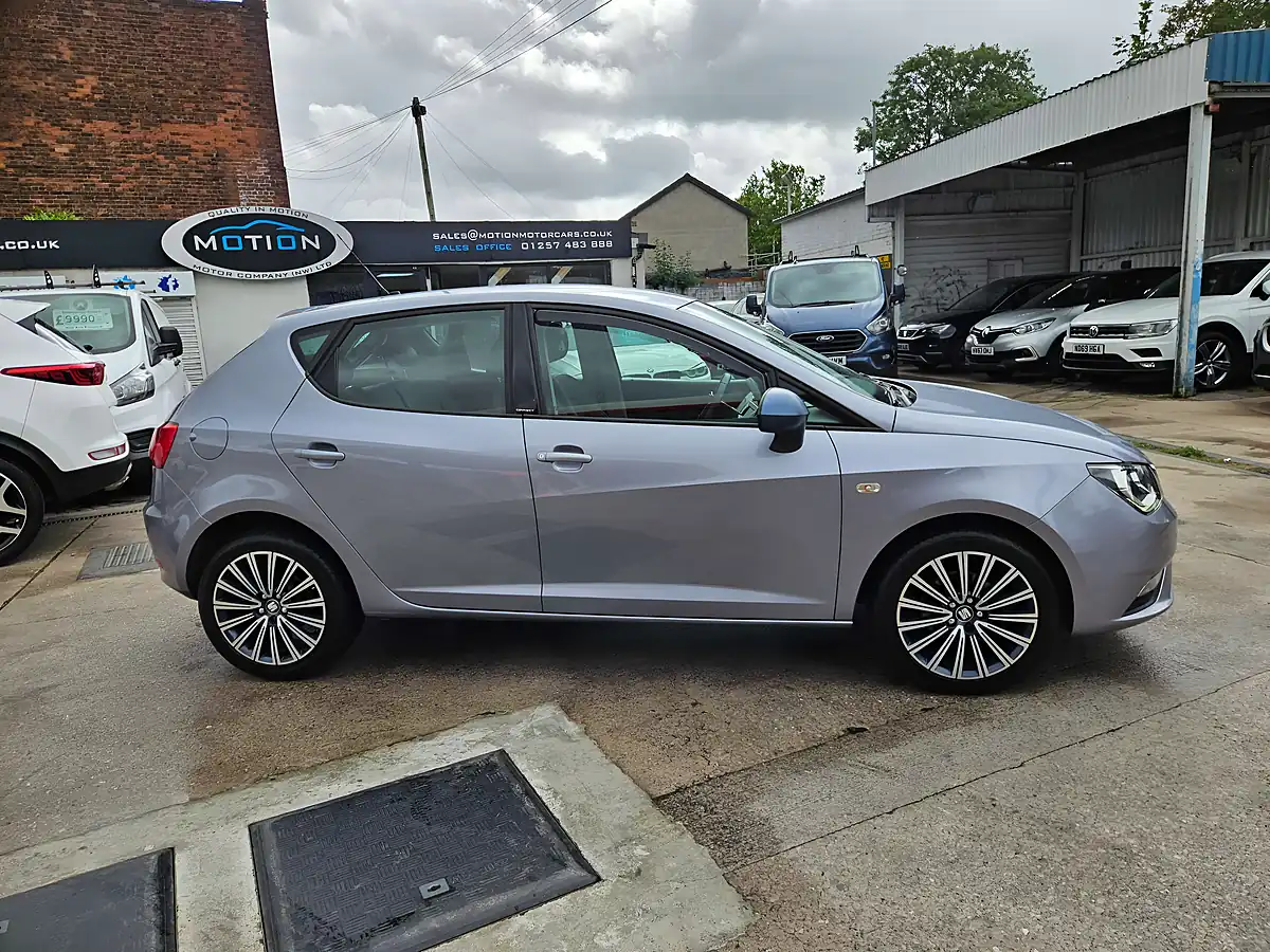 Used 2016 SEAT Ibiza Connect Silver - Interior and Exterior details 18