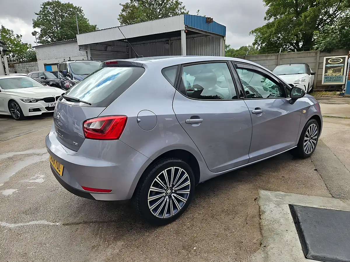 Used 2016 SEAT Ibiza Connect Silver - Interior and Exterior details 19