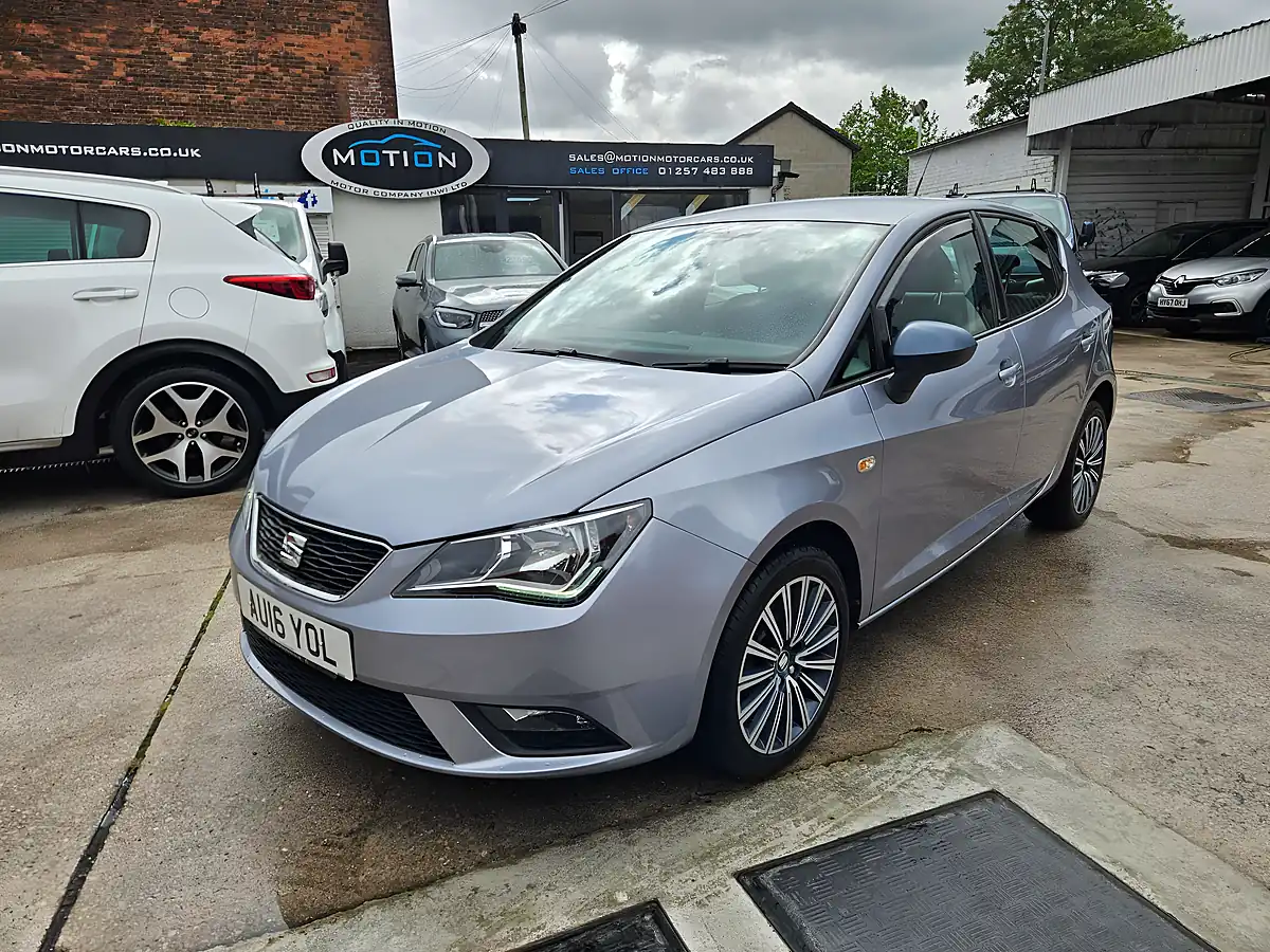 Used 2016 SEAT Ibiza Connect Silver - Interior and Exterior details 3