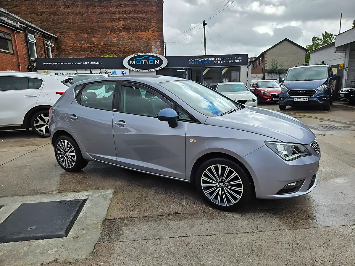 Used 2016 SEAT Ibiza Connect Silver - Interior and Exterior details 4