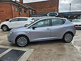 Used 2016 SEAT Ibiza Connect Silver - Interior and Exterior details 8