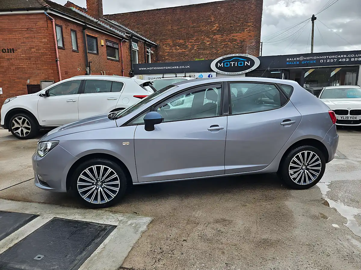 Used 2016 SEAT Ibiza Connect Silver - Interior and Exterior details 8