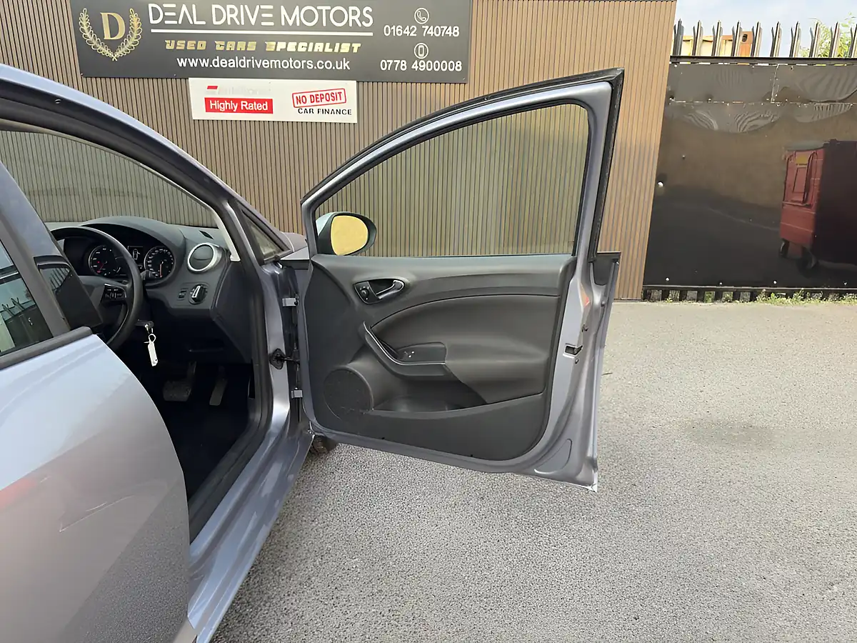 Used 2016 SEAT Ibiza Fr Silver - Interior and Exterior details 9