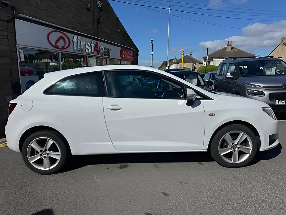 Used 2016 SEAT Ibiza Fr Technology White - Interior and Exterior details 4