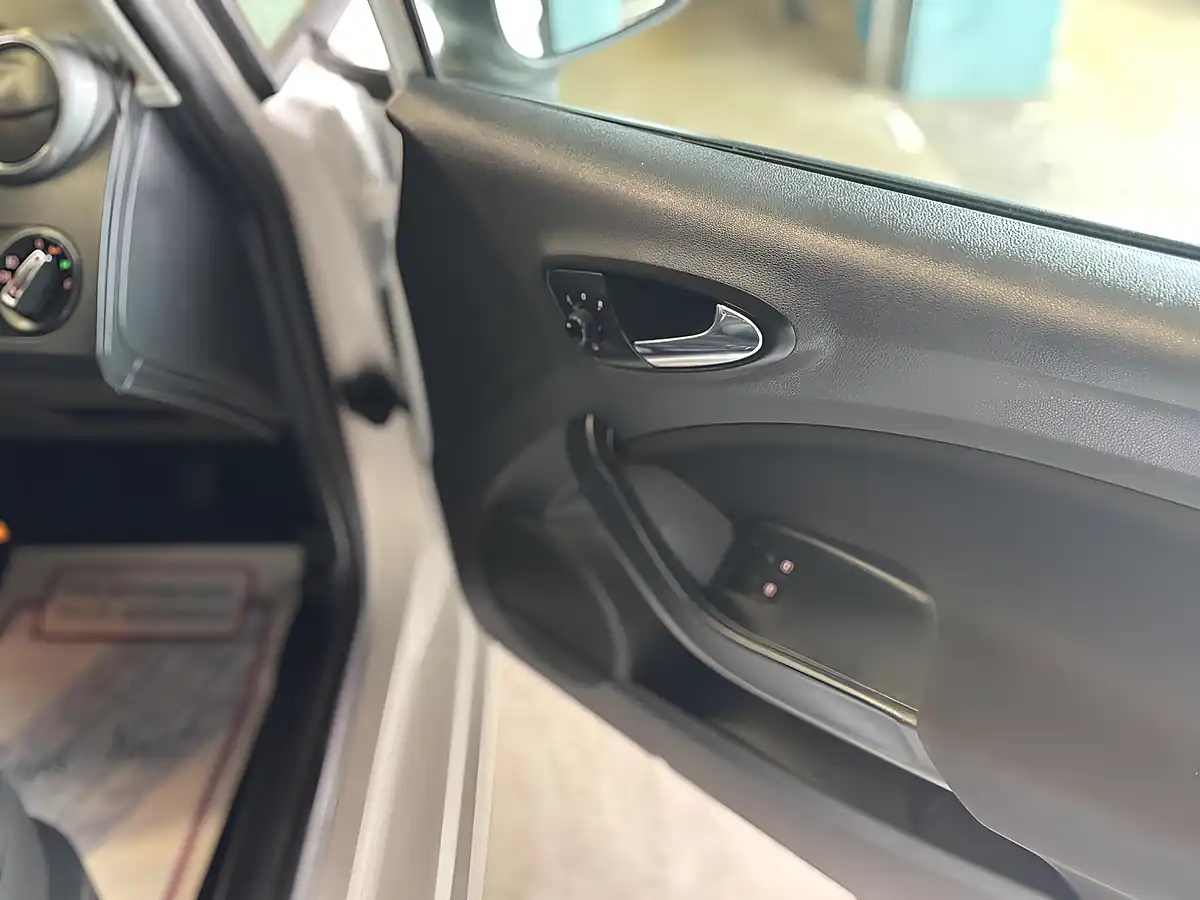 Used 2016 SEAT Ibiza Fr White - Interior and Exterior details 14