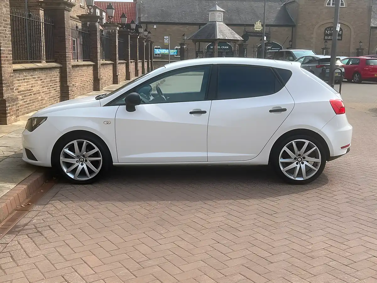Used 2016 SEAT Ibiza Sol White - Interior and Exterior details 10