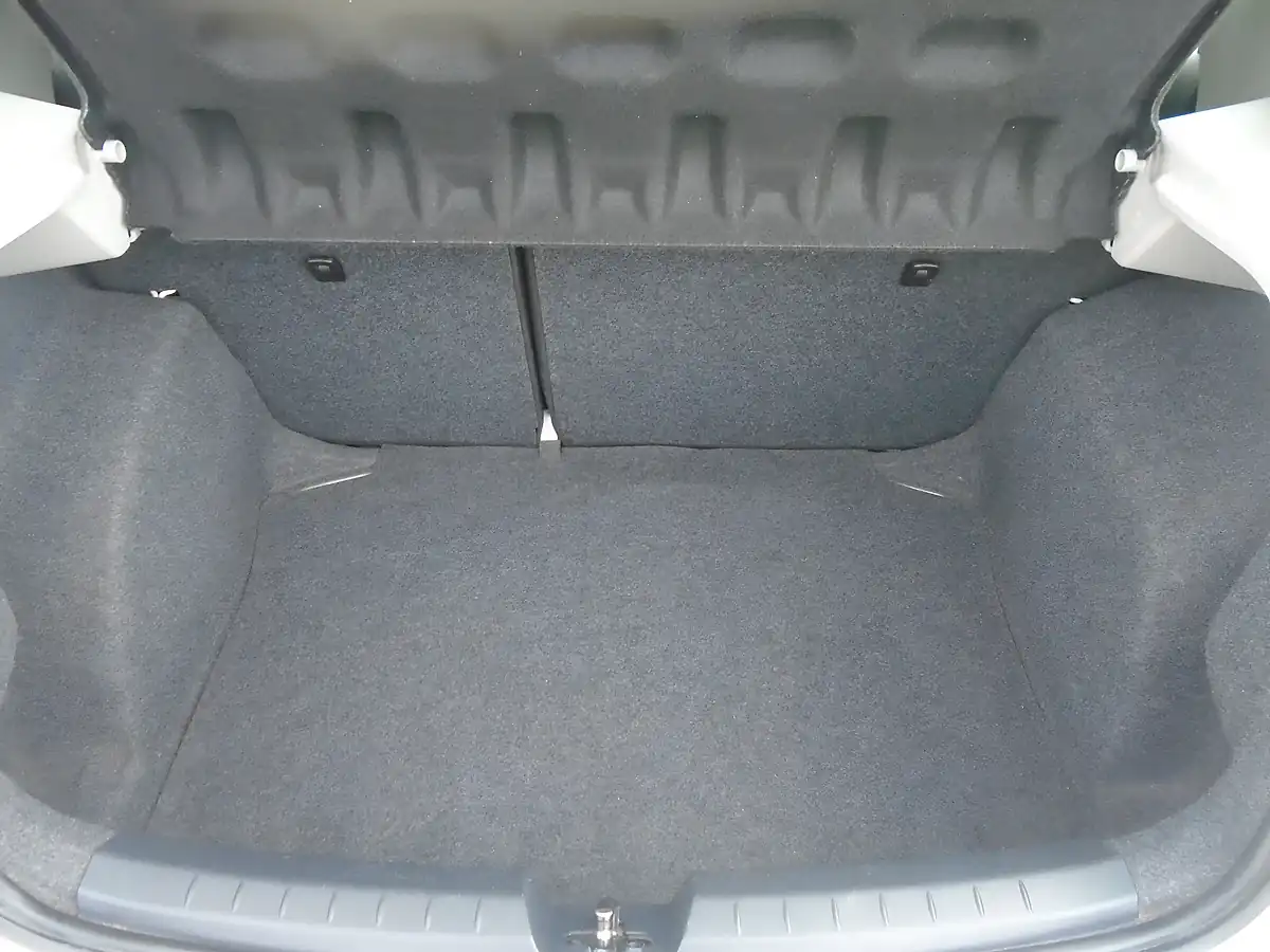 Used 2016 SEAT Ibiza Toca White - Interior and Exterior details 7