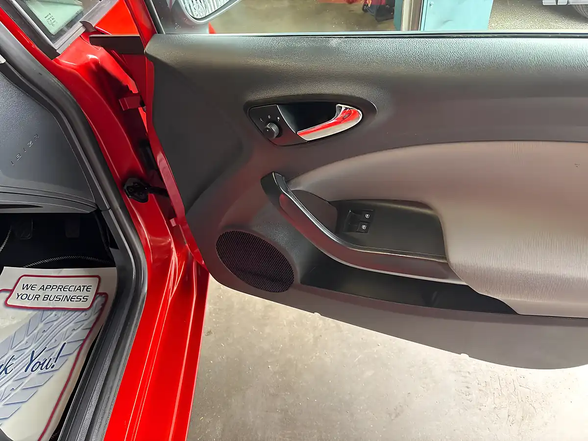 Used 2016 SEAT Ibiza Vista Red - Interior and Exterior details 13
