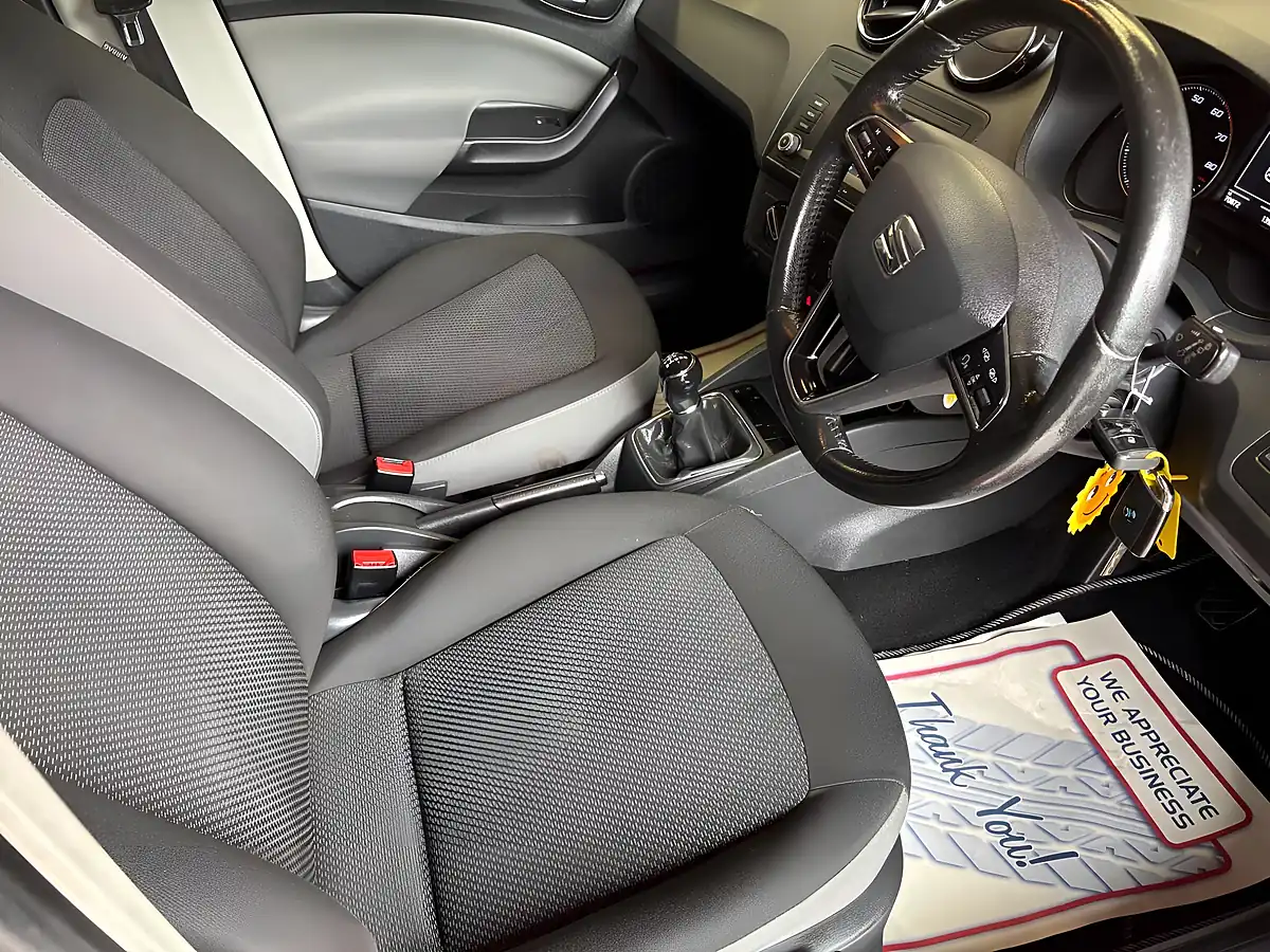 Used 2016 SEAT Ibiza Vista Red - Interior and Exterior details 15