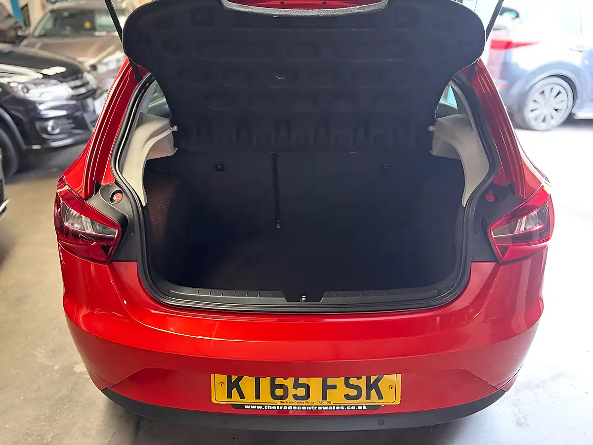 Used 2016 SEAT Ibiza Vista Red - Interior and Exterior details 19