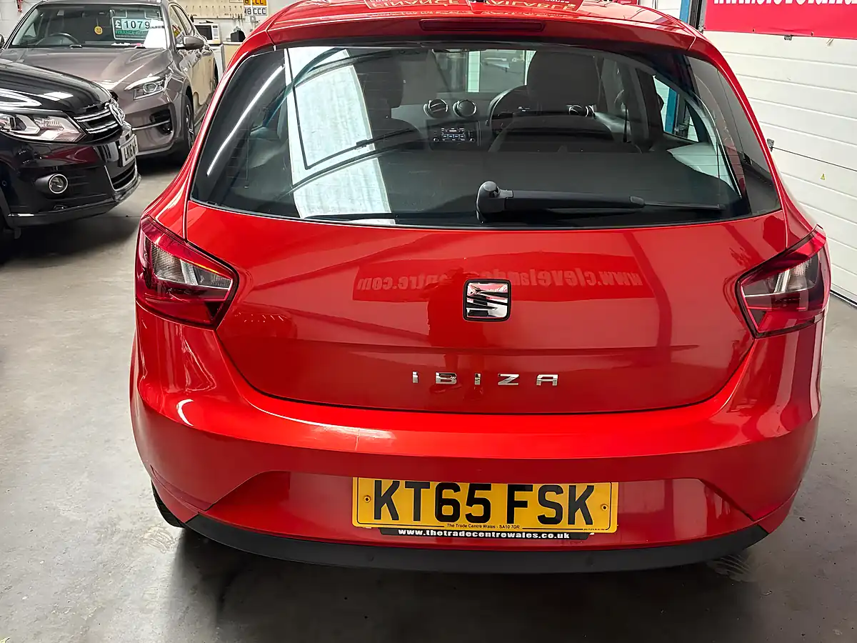 Used 2016 SEAT Ibiza Vista Red - Interior and Exterior details 5