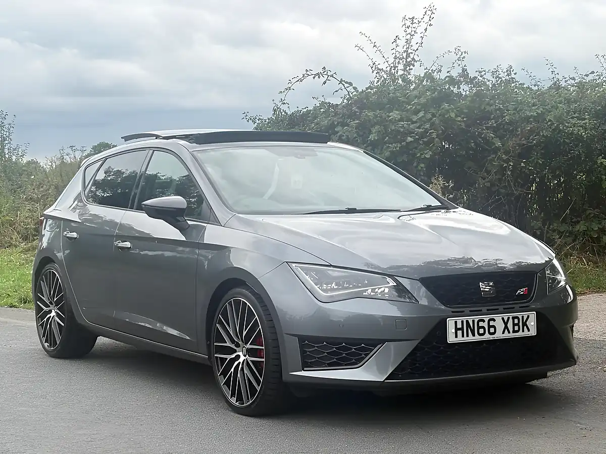 Used 2016 SEAT Leon Cupra 290 Black Grey - Front View