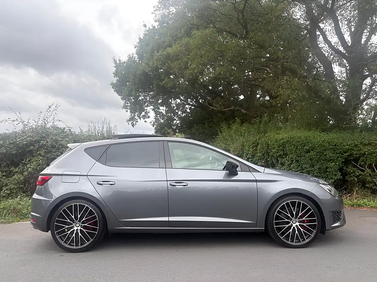 Used 2016 SEAT Leon Cupra 290 Black Grey - Interior and Exterior details 7
