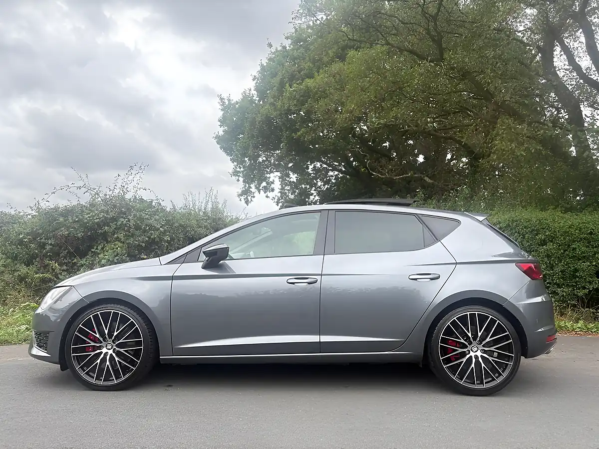Used 2016 SEAT Leon Cupra 290 Black Grey - Interior and Exterior details 8