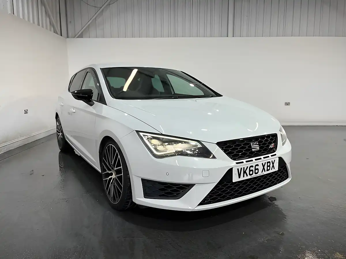 Used 2016 SEAT Leon Cupra 290 White - Front View