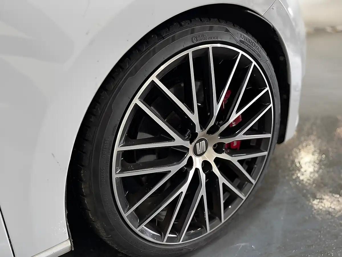 Used 2016 SEAT Leon Cupra 290 White - Interior and Exterior details 10