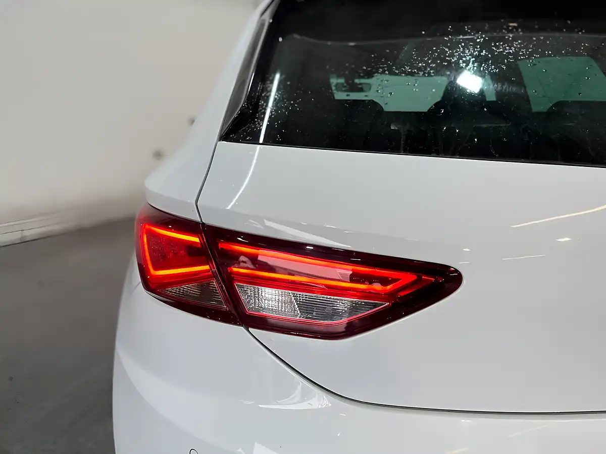 Used 2016 SEAT Leon Cupra 290 White - Interior and Exterior details 12