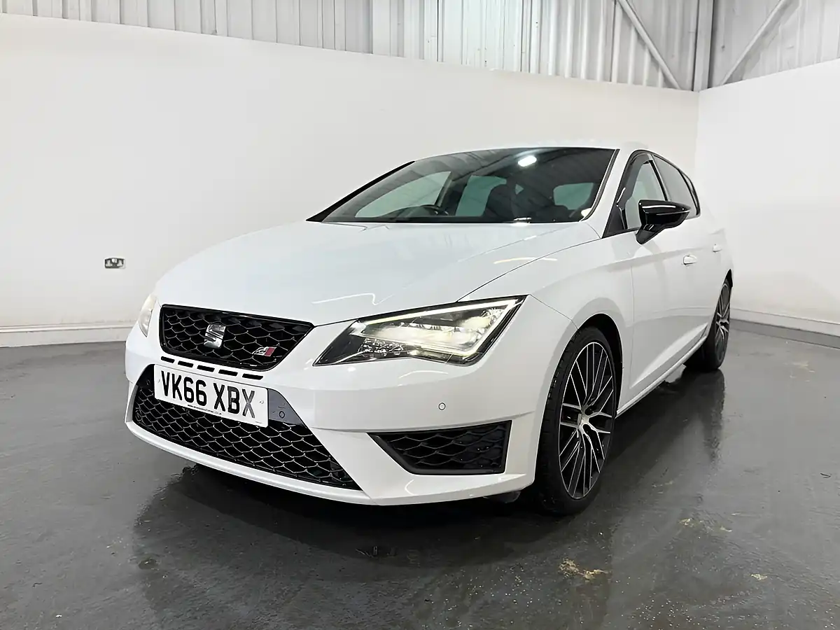 Used 2016 SEAT Leon Cupra 290 White - Interior and Exterior details 3