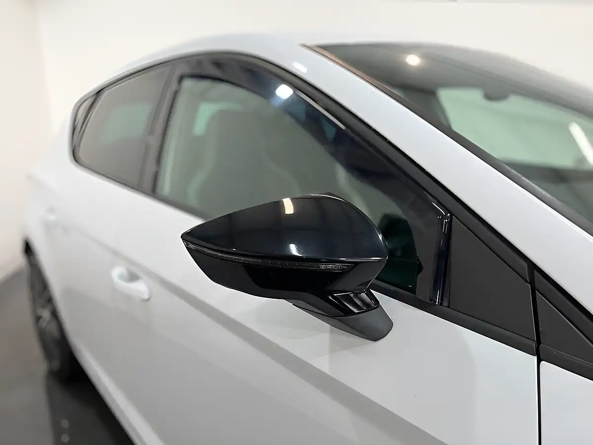 Used 2016 SEAT Leon Cupra 290 White - Interior and Exterior details 7