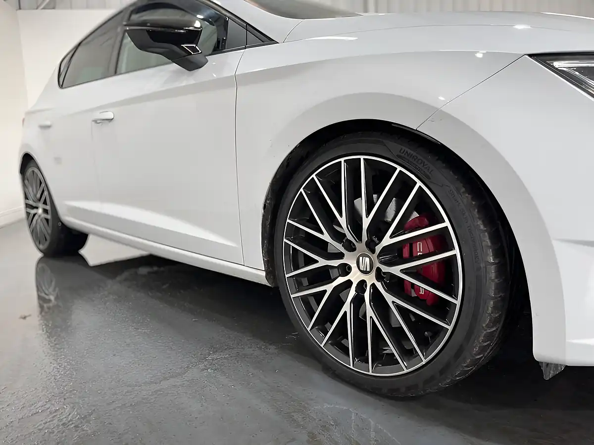 Used 2016 SEAT Leon Cupra 290 White - Interior and Exterior details 8