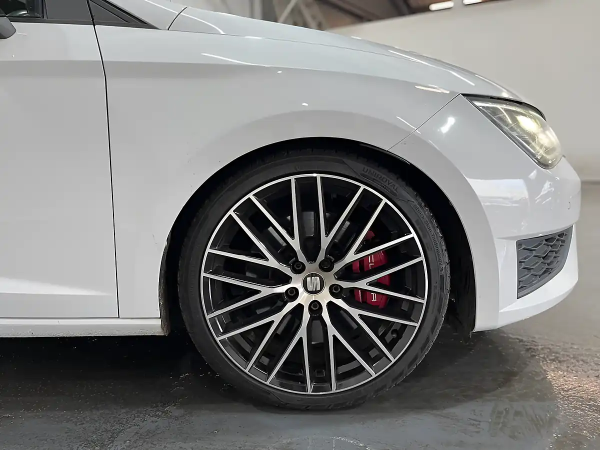 Used 2016 SEAT Leon Cupra 290 White - Interior and Exterior details 9