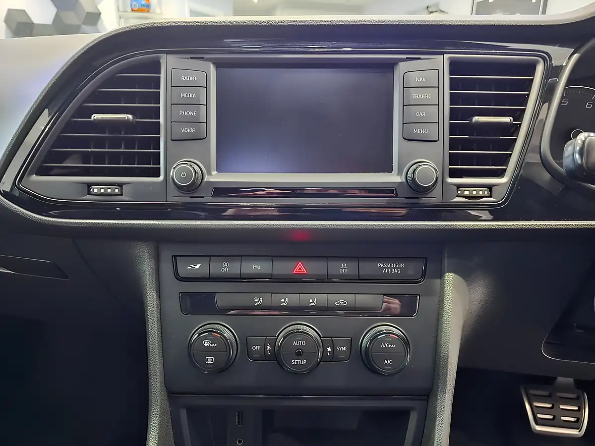Used 2016 SEAT Leon Cupra White - Interior and Exterior details 12