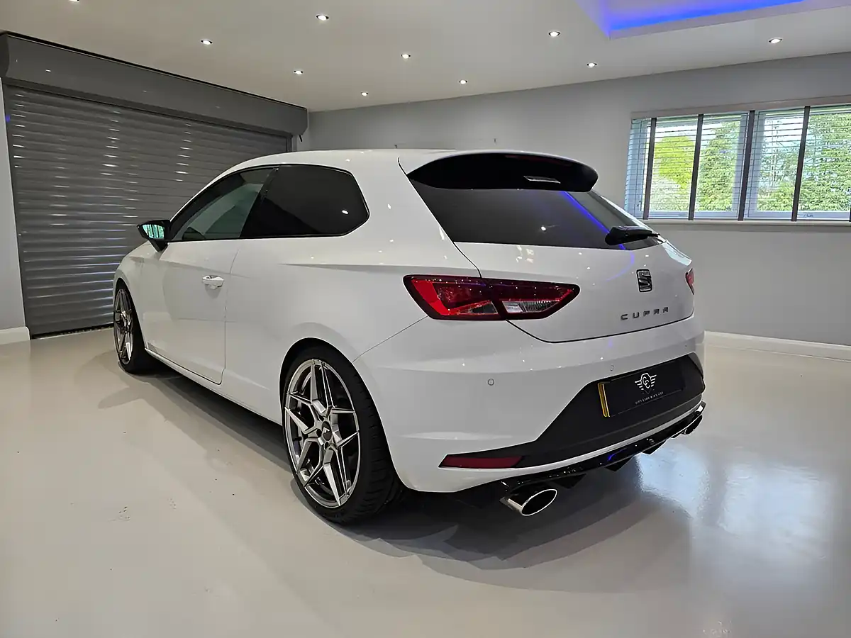 Used 2016 SEAT Leon Cupra White - Interior and Exterior details 6