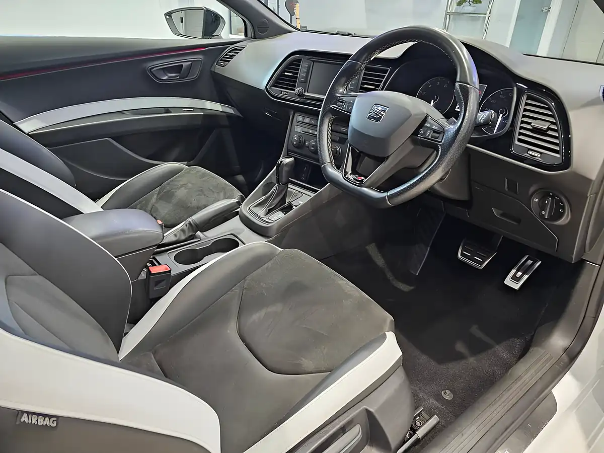 Used 2016 SEAT Leon Cupra White - Interior and Exterior details 9