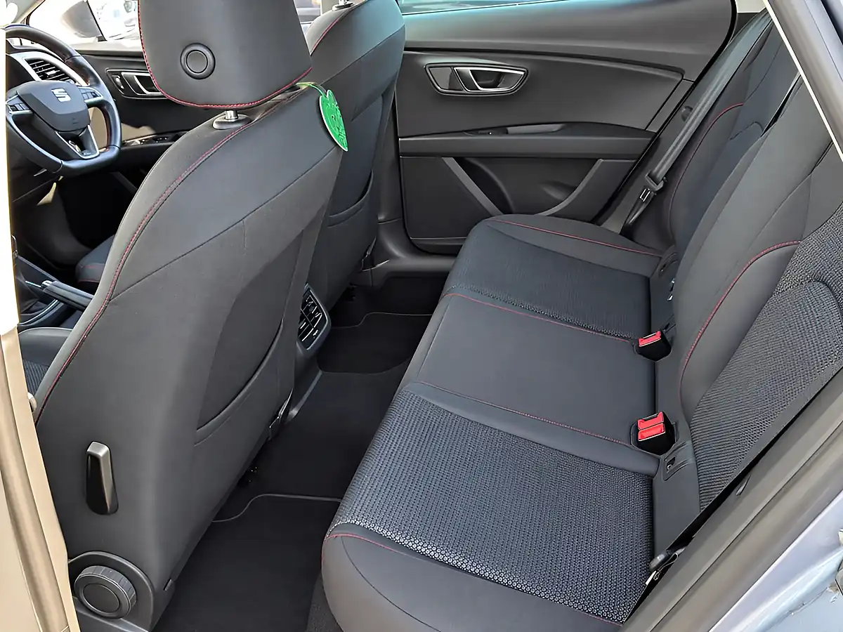 Used 2016 SEAT Leon Fr Edition Silver - Interior and Exterior details 7