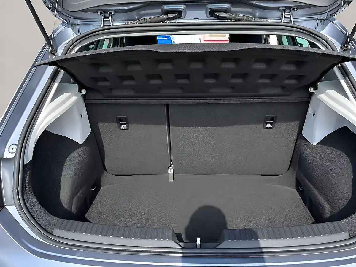Used 2016 SEAT Leon Fr Edition Silver - Interior and Exterior details 9