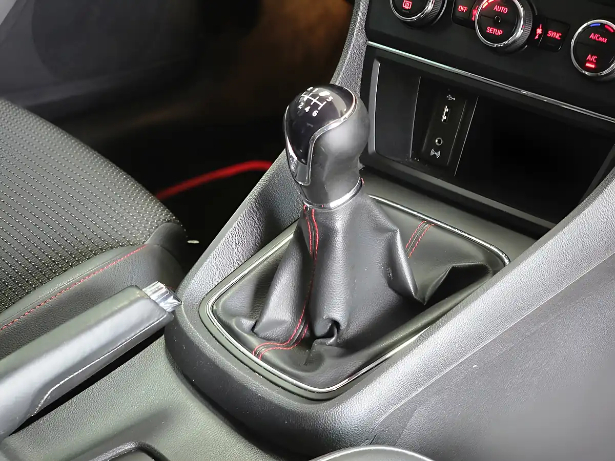 Used 2016 SEAT Leon Fr Red - Interior and Exterior details 17