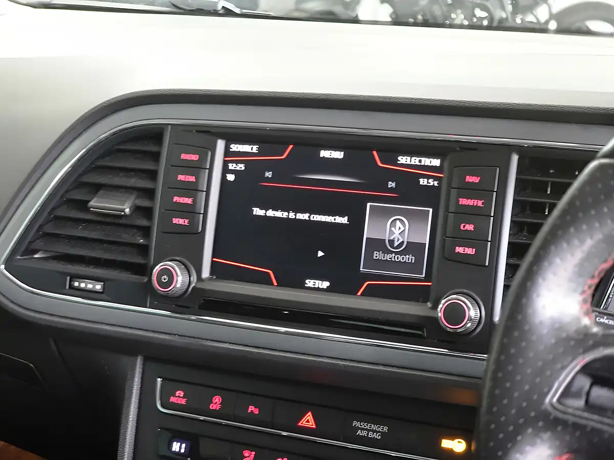 Used 2016 SEAT Leon Fr Red - Interior and Exterior details 19
