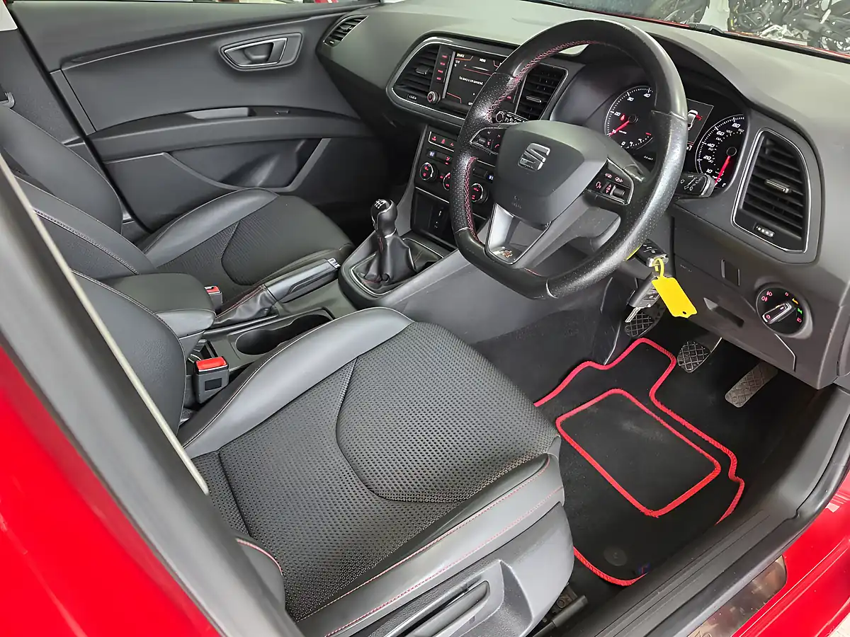 Used 2016 SEAT Leon Fr Red - Interior and Exterior details 5