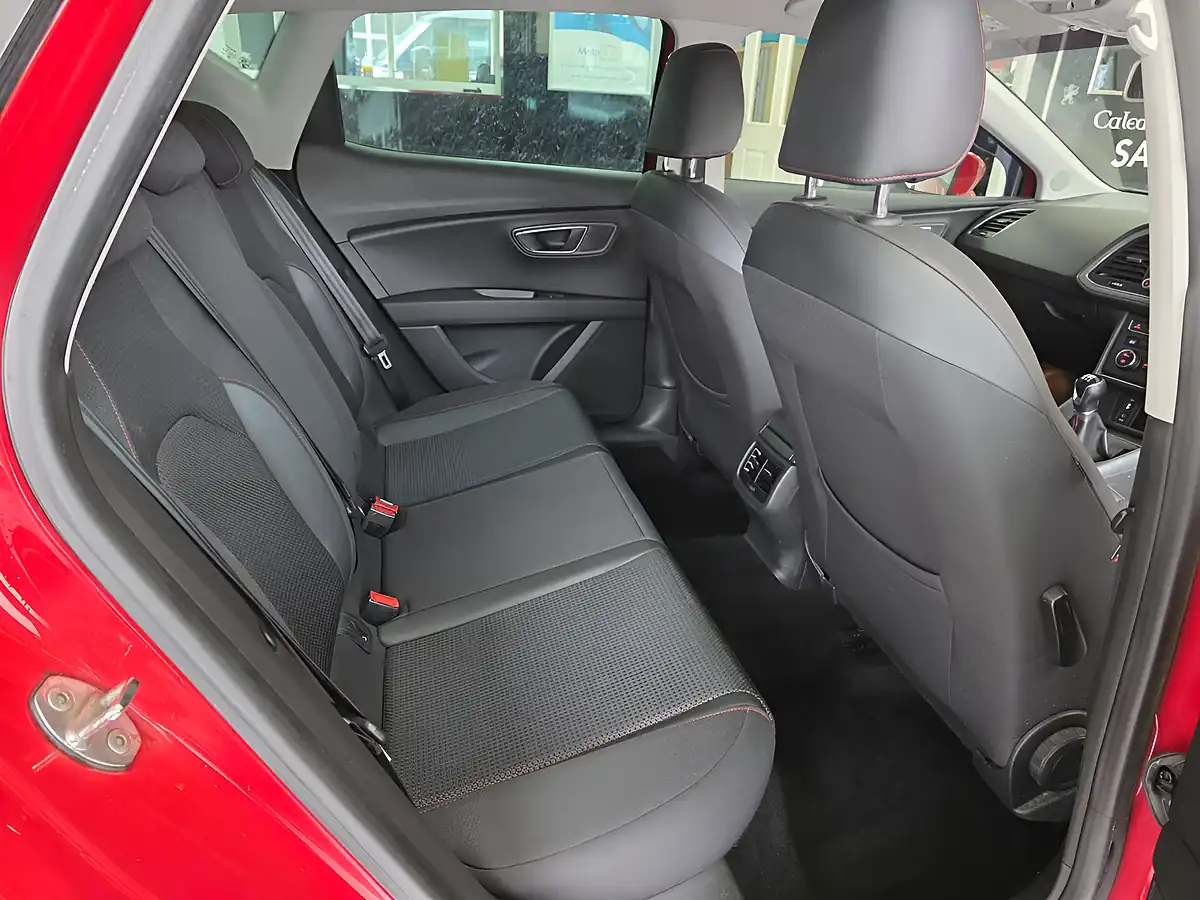 Used 2016 SEAT Leon Fr Red - Interior and Exterior details 7