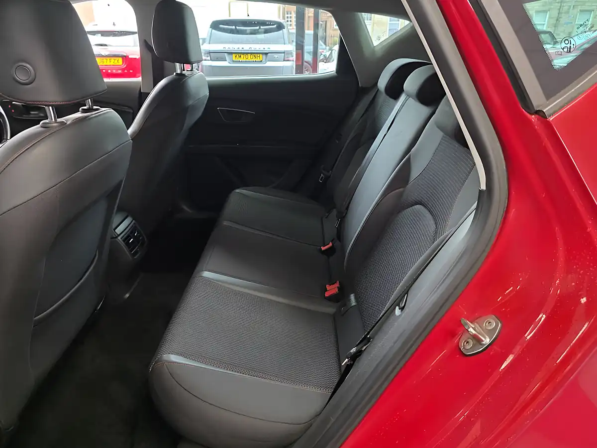 Used 2016 SEAT Leon Fr Red - Interior and Exterior details 9