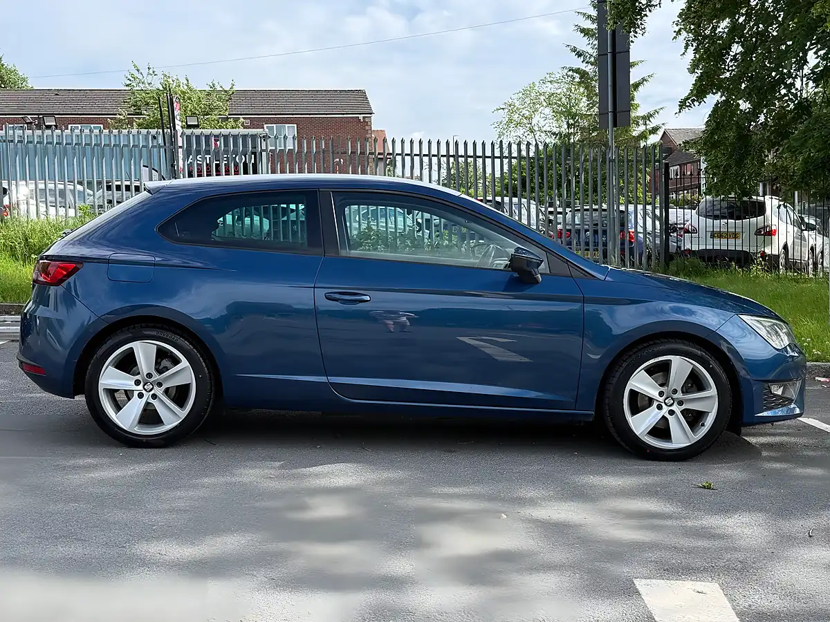 Used 2016 SEAT Leon Fr Sport Blue - Interior and Exterior details 8