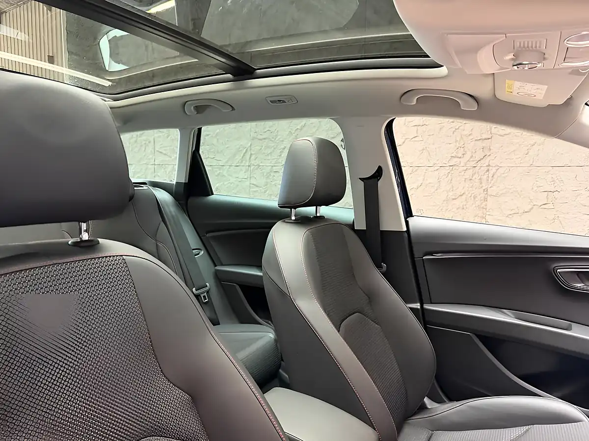 Used 2016 SEAT Leon Fr Sport Tourer Mediterranean Blue - Interior and Exterior details 3