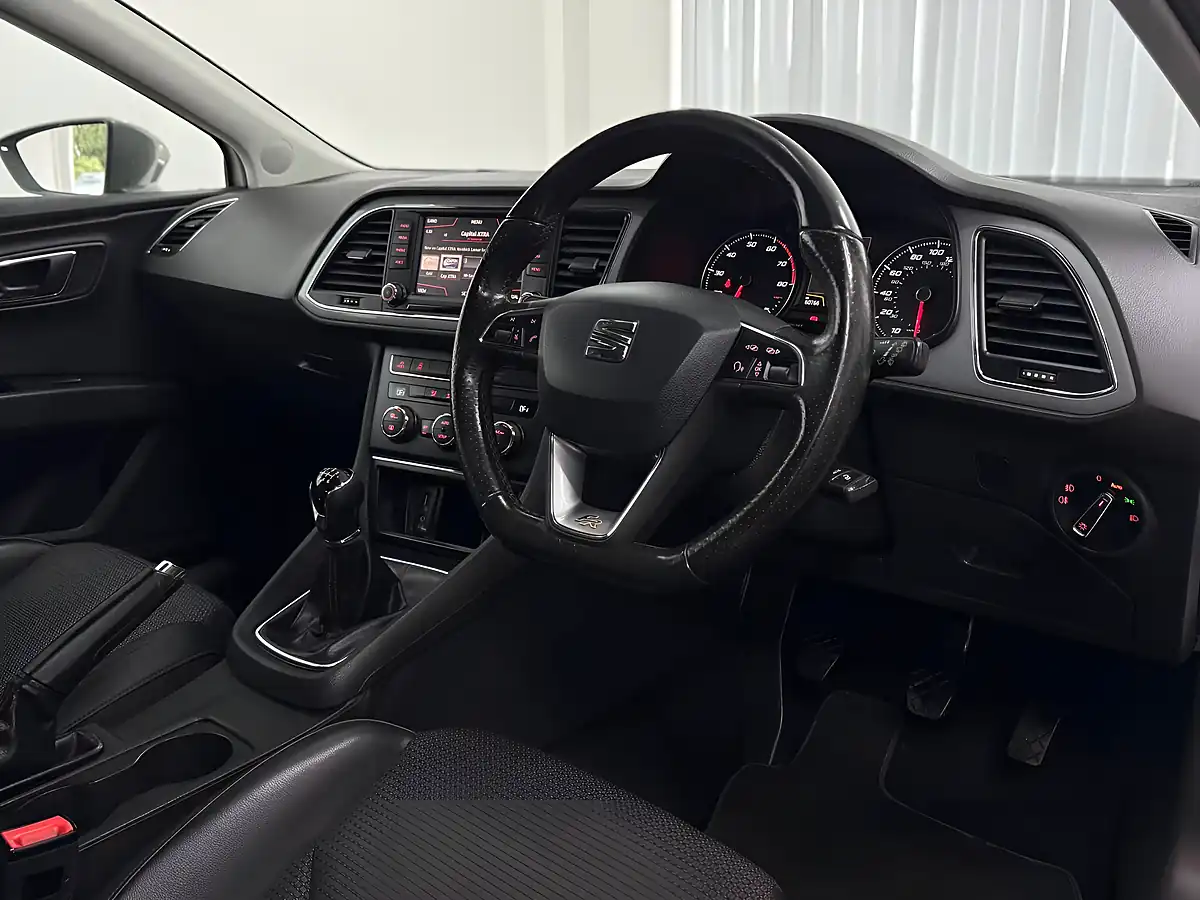 Used 2016 SEAT Leon Fr Sport White - Interior and Exterior details 12