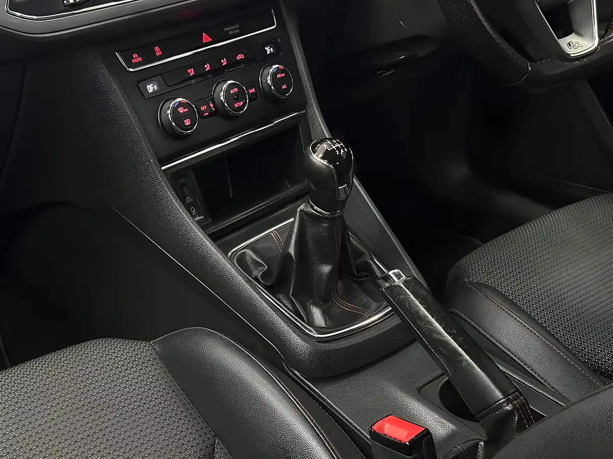 Used 2016 SEAT Leon Fr Sport White - Interior and Exterior details 15