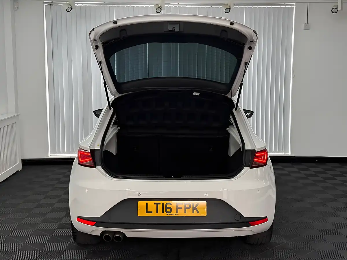 Used 2016 SEAT Leon Fr Sport White - Interior and Exterior details 8