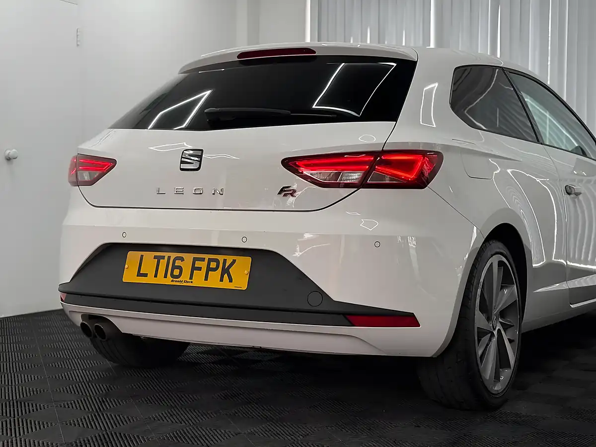 Used 2016 SEAT Leon Fr Sport White - Interior and Exterior details 9