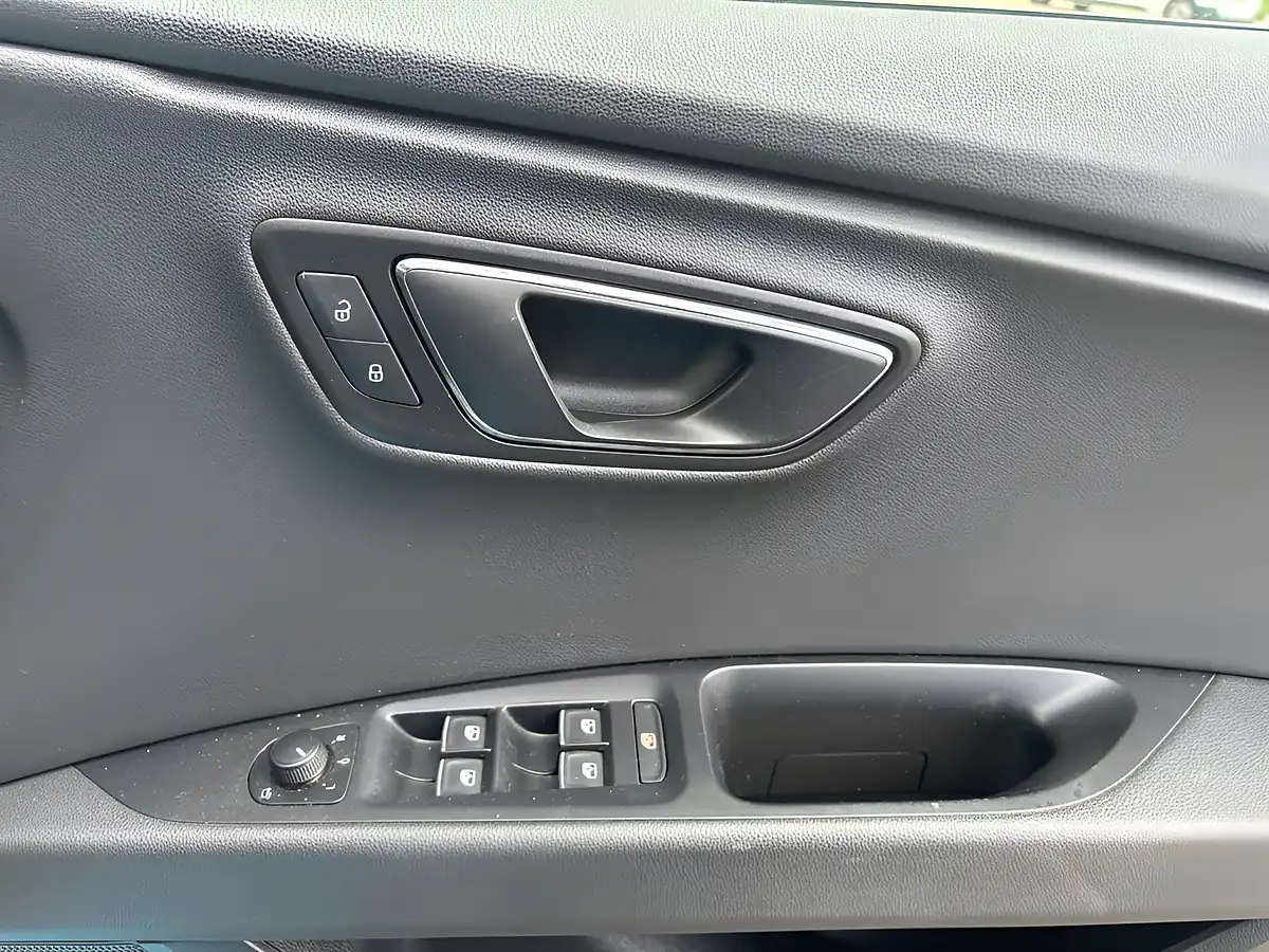 Used 2016 SEAT Leon Fr Technology Blue - Interior and Exterior details 17