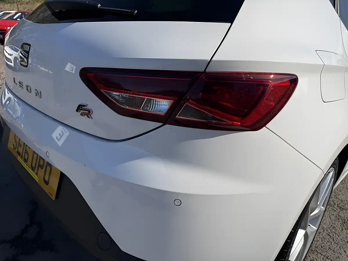 Used 2016 SEAT Leon Fr White - Interior and Exterior details 13