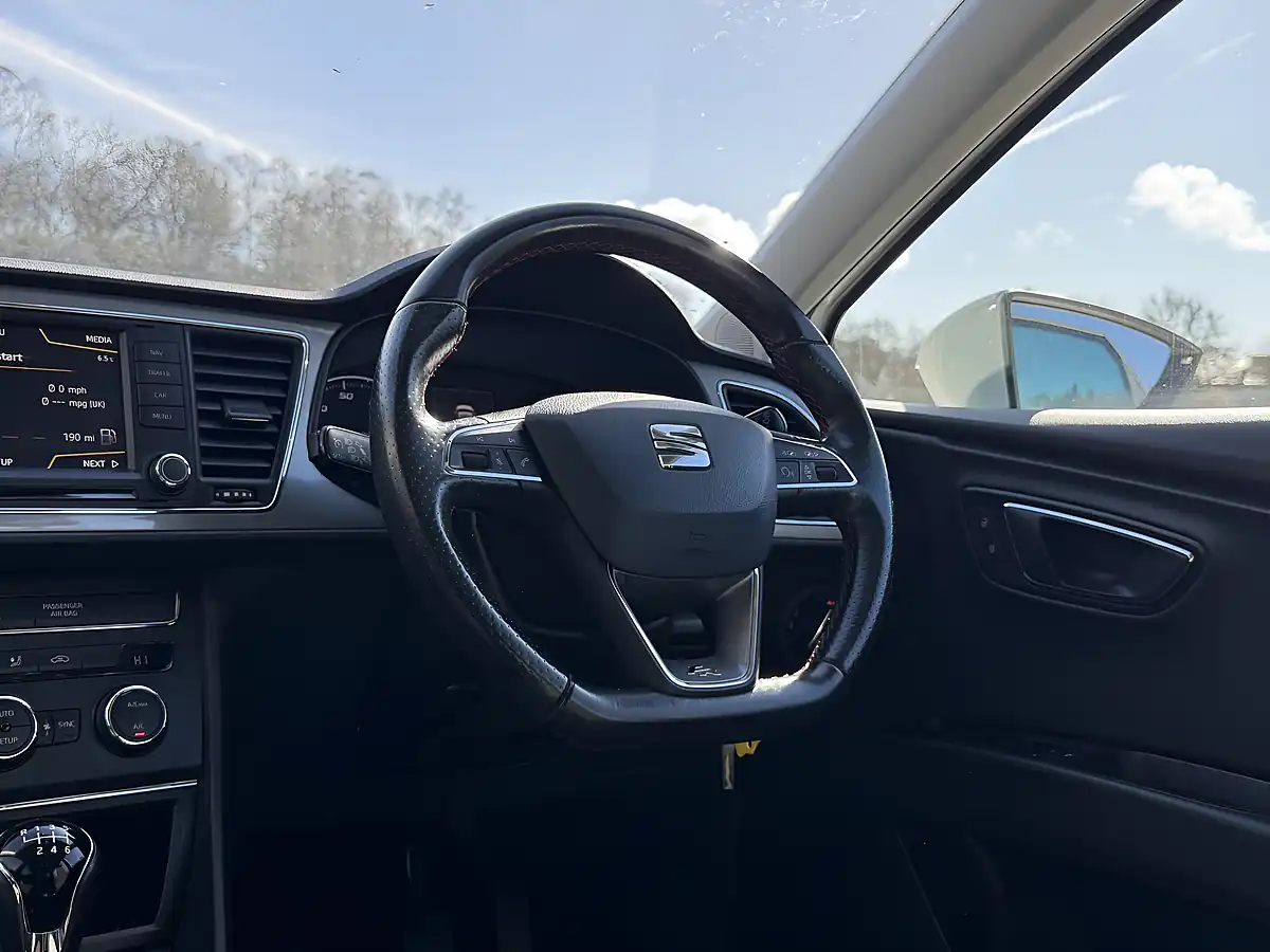 Used 2016 SEAT Leon Fr White - Interior and Exterior details 15