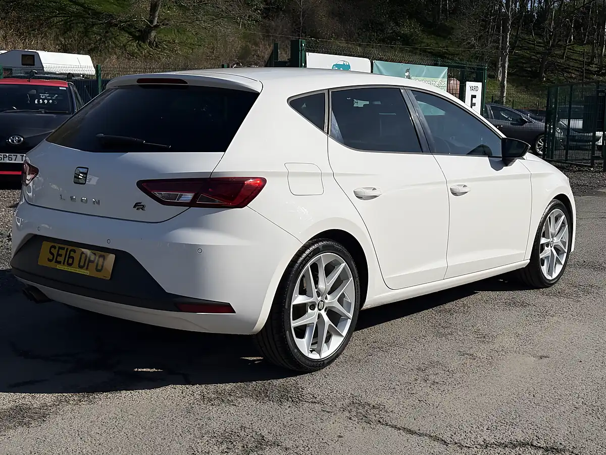 Used 2016 SEAT Leon Fr White - Interior and Exterior details 6