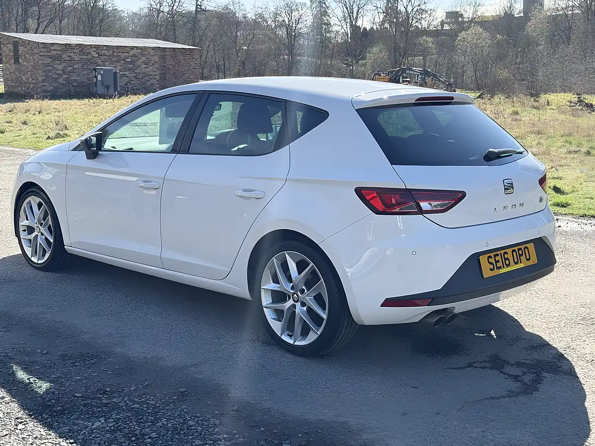 Used 2016 SEAT Leon Fr White - Interior and Exterior details 8