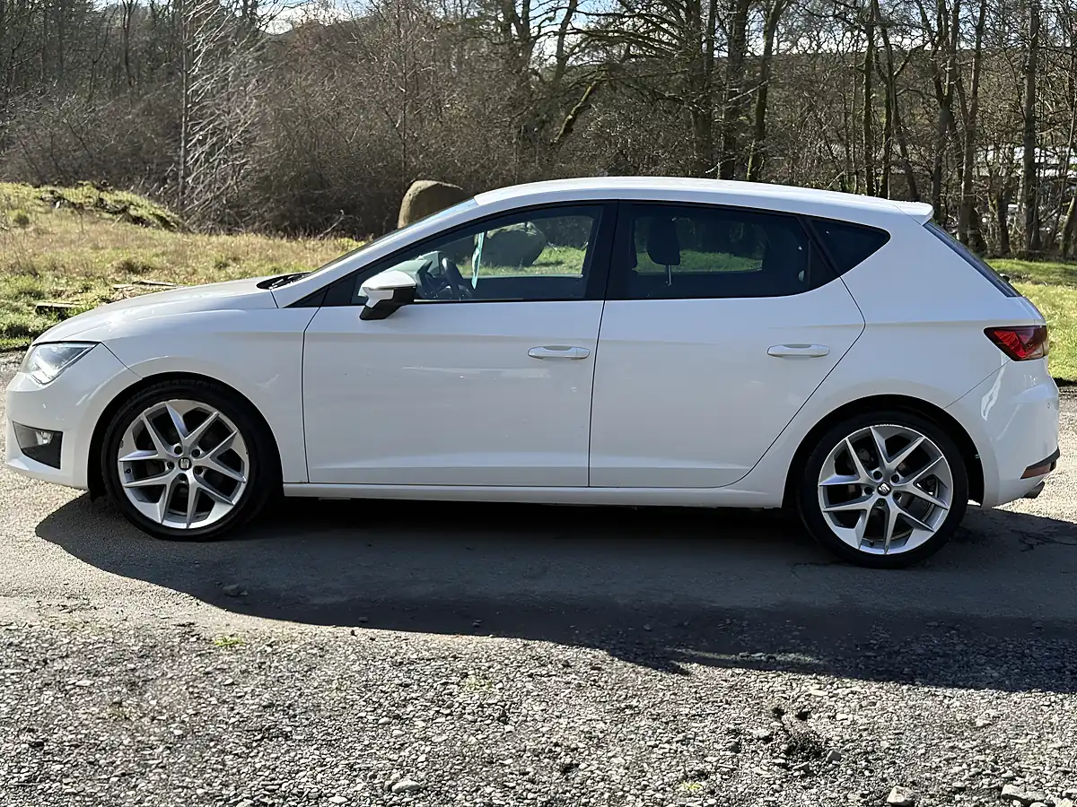 Used 2016 SEAT Leon Fr White - Interior and Exterior details 9